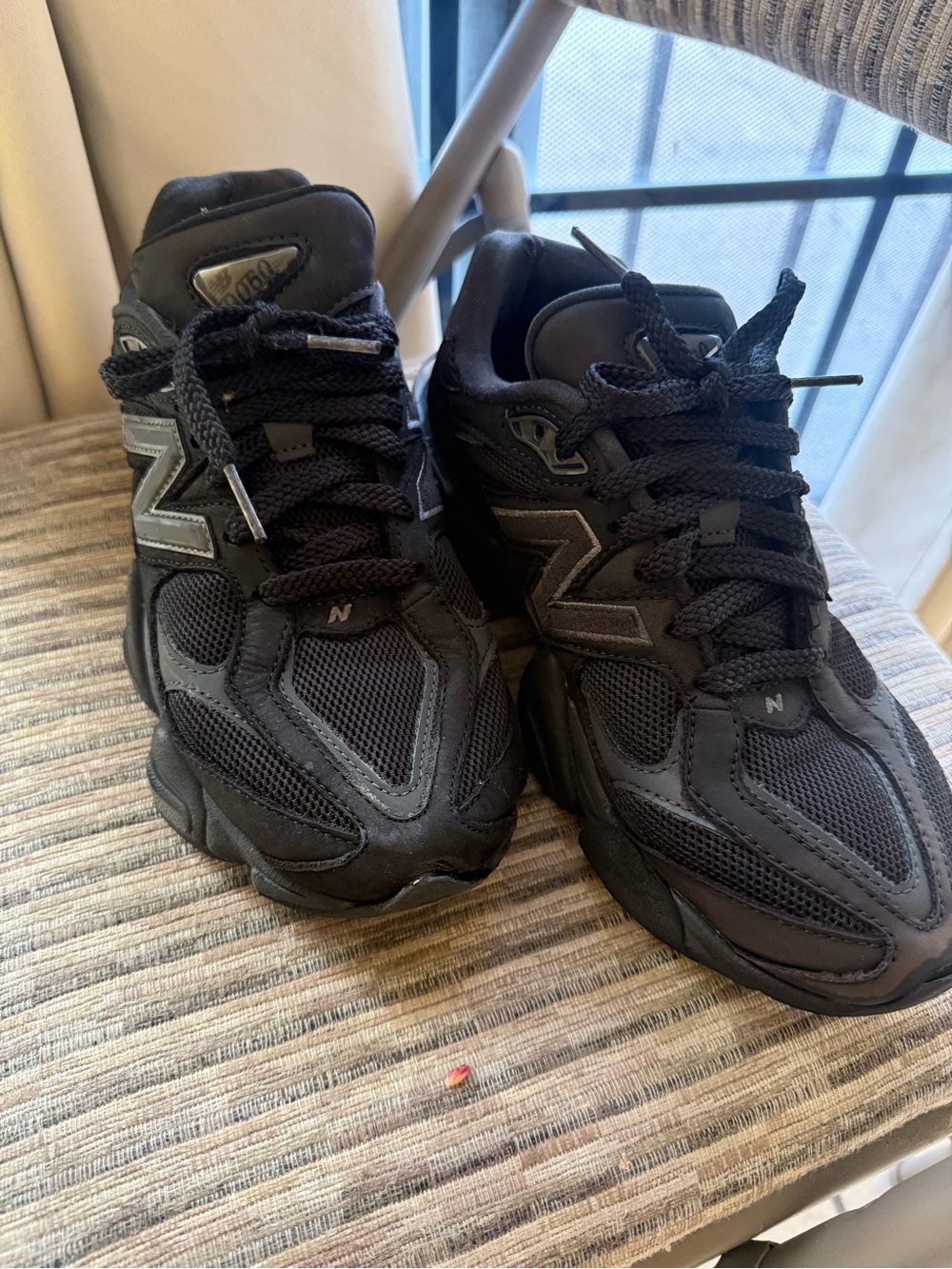 New Balance Black Men's Athletic Sneakers with Reflective Logo🧼✅